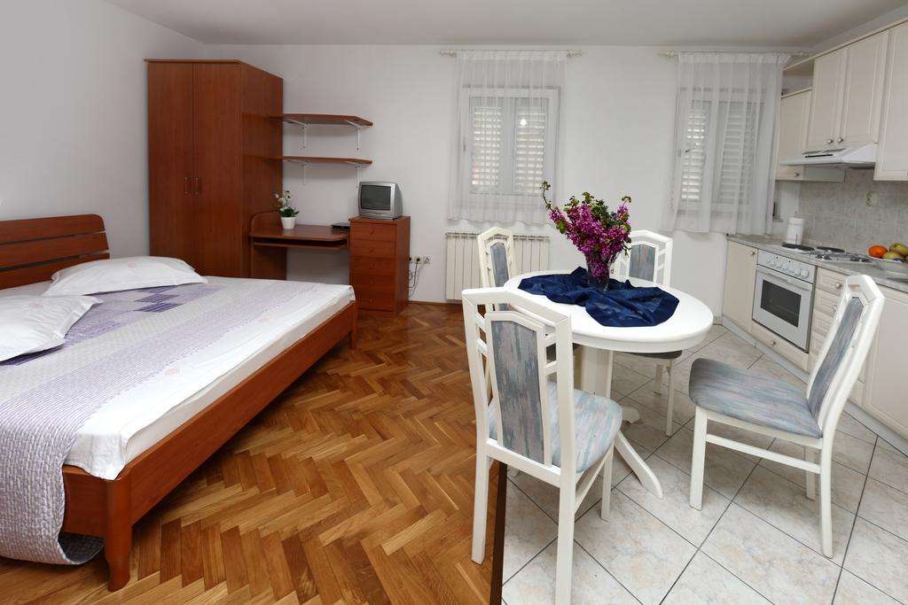 Apartments In Beautiful Split Podstrana Room photo