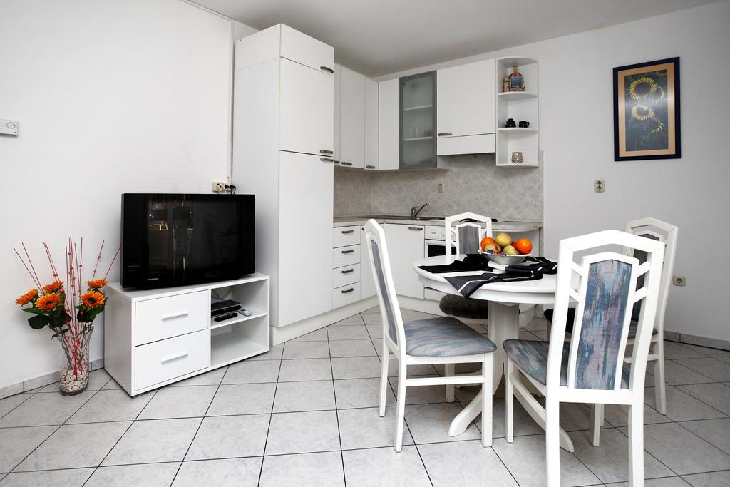 Apartments In Beautiful Split Podstrana Room photo